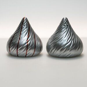 NIB 2010 Waterford Hershey’s Kisses Salt & Pepper Shaker Set